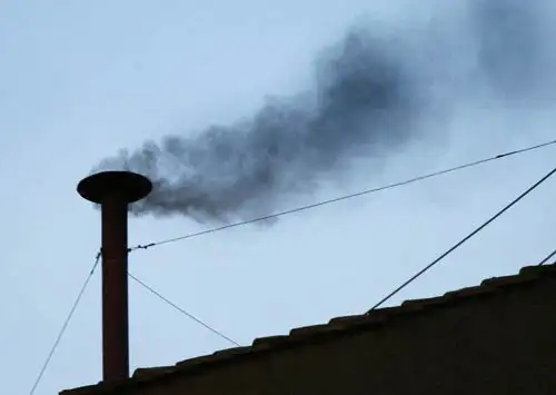 Wenn Satan eine Papstwahl verhindert: Schwarzer Rauch am Schornstein der Sixtinischen Kapelle