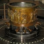 Wer ist Mitglied der katholischen Kirche: Bronze-Taufbecken von Reiner von Huy in St. Barthelémy, Lüttich