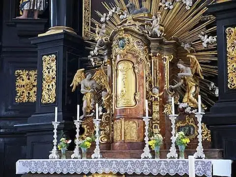 Protestanten verleumden die Kirche Christi: Hochaltar mit Tabernakel